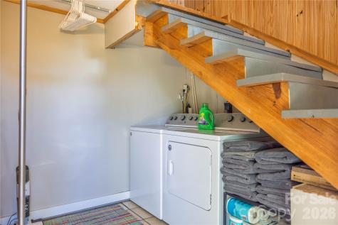 18 Hopedale Circle Asheville NC 28806