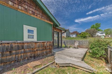 18 Hopedale Circle Asheville NC 28806