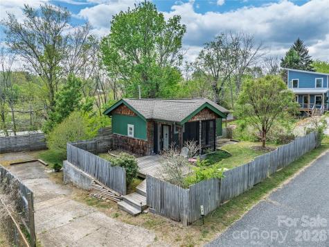 18 Hopedale Circle Asheville NC 28806
