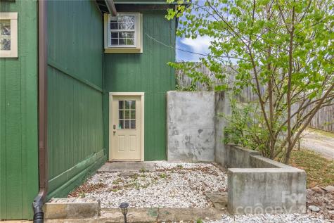 18 Hopedale Circle Asheville NC 28806