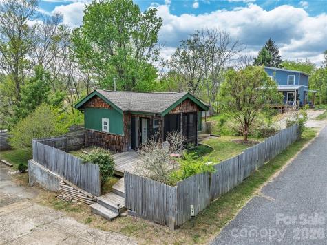 18 Hopedale Circle Asheville NC 28806