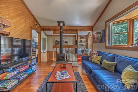 18 Hopedale Circle Asheville NC 28806