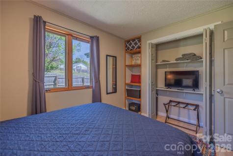 18 Hopedale Circle Asheville NC 28806