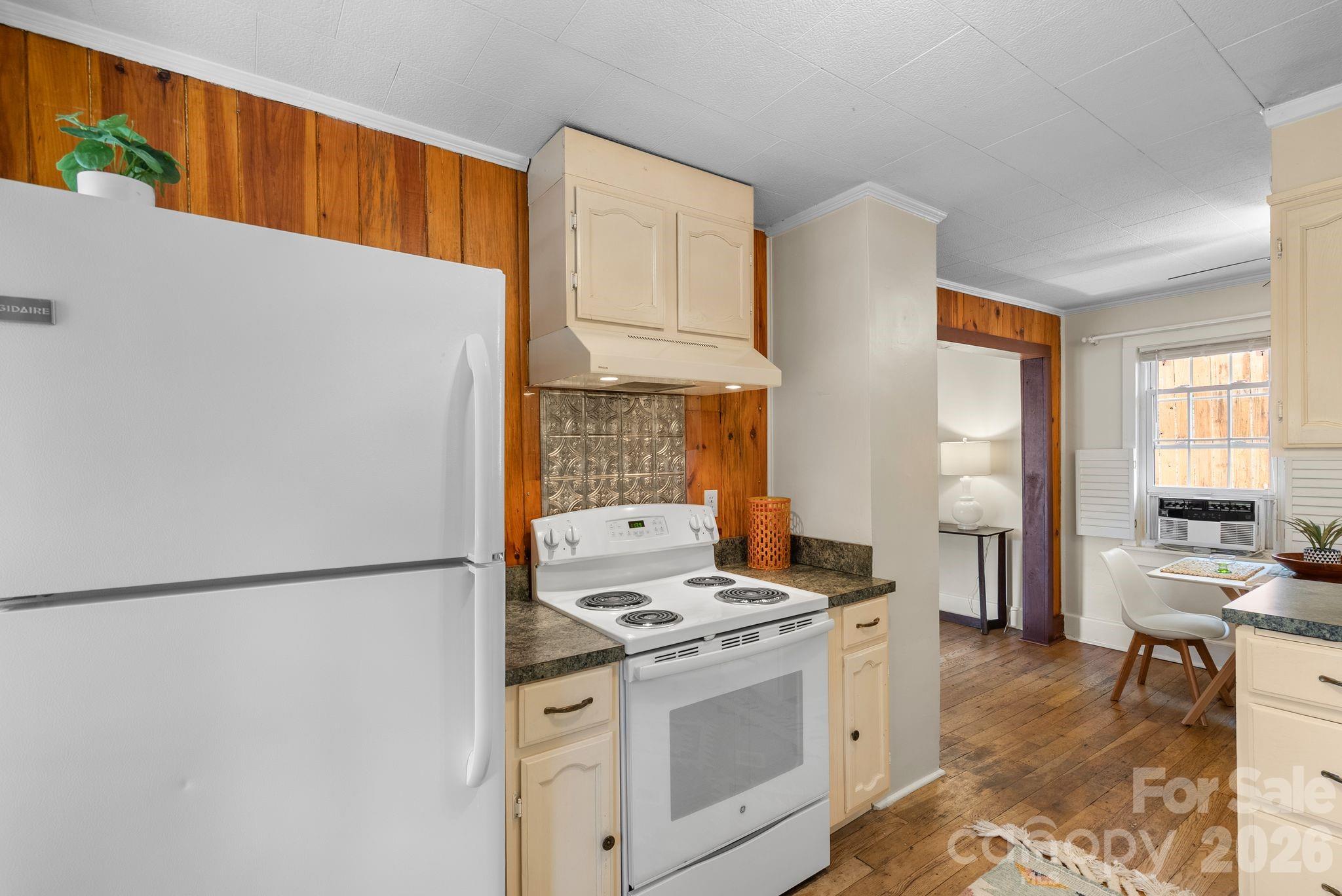 212 Holtzclaw Street Canton NC 28716