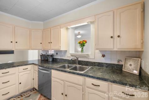 212 Holtzclaw Street Canton NC 28716