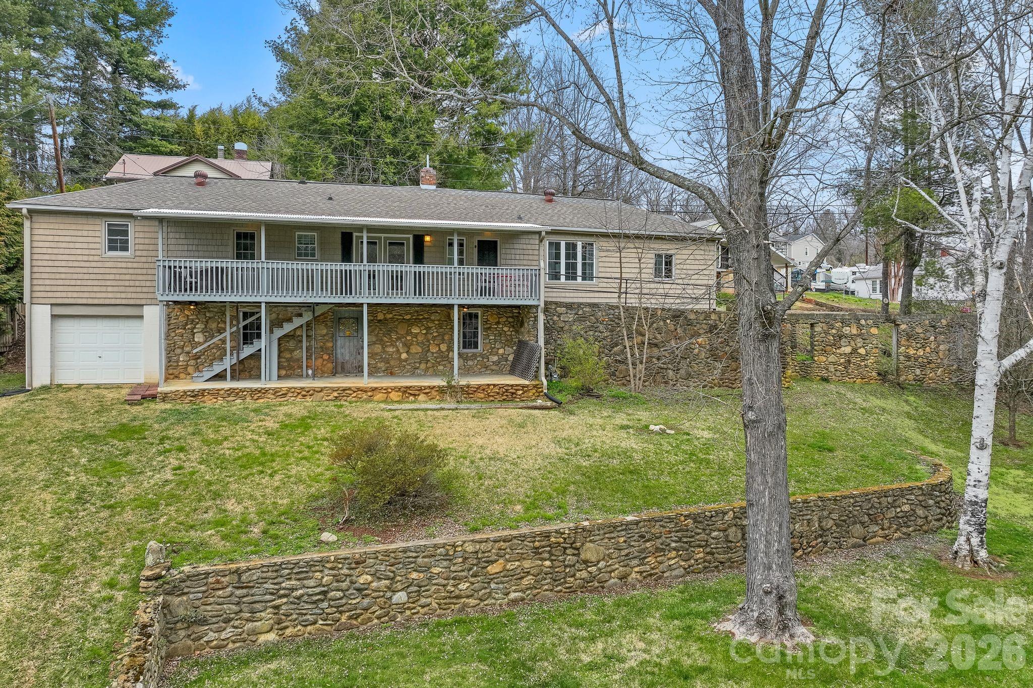 212 Holtzclaw Street Canton NC 28716