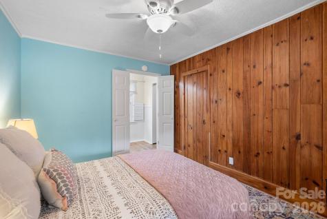 212 Holtzclaw Street Canton NC 28716