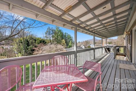 212 Holtzclaw Street Canton NC 28716