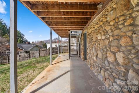 212 Holtzclaw Street Canton NC 28716