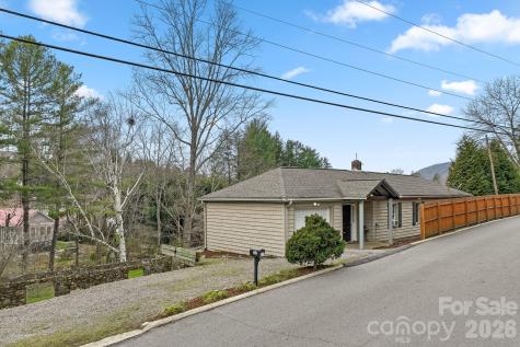 212 Holtzclaw Street Canton NC 28716