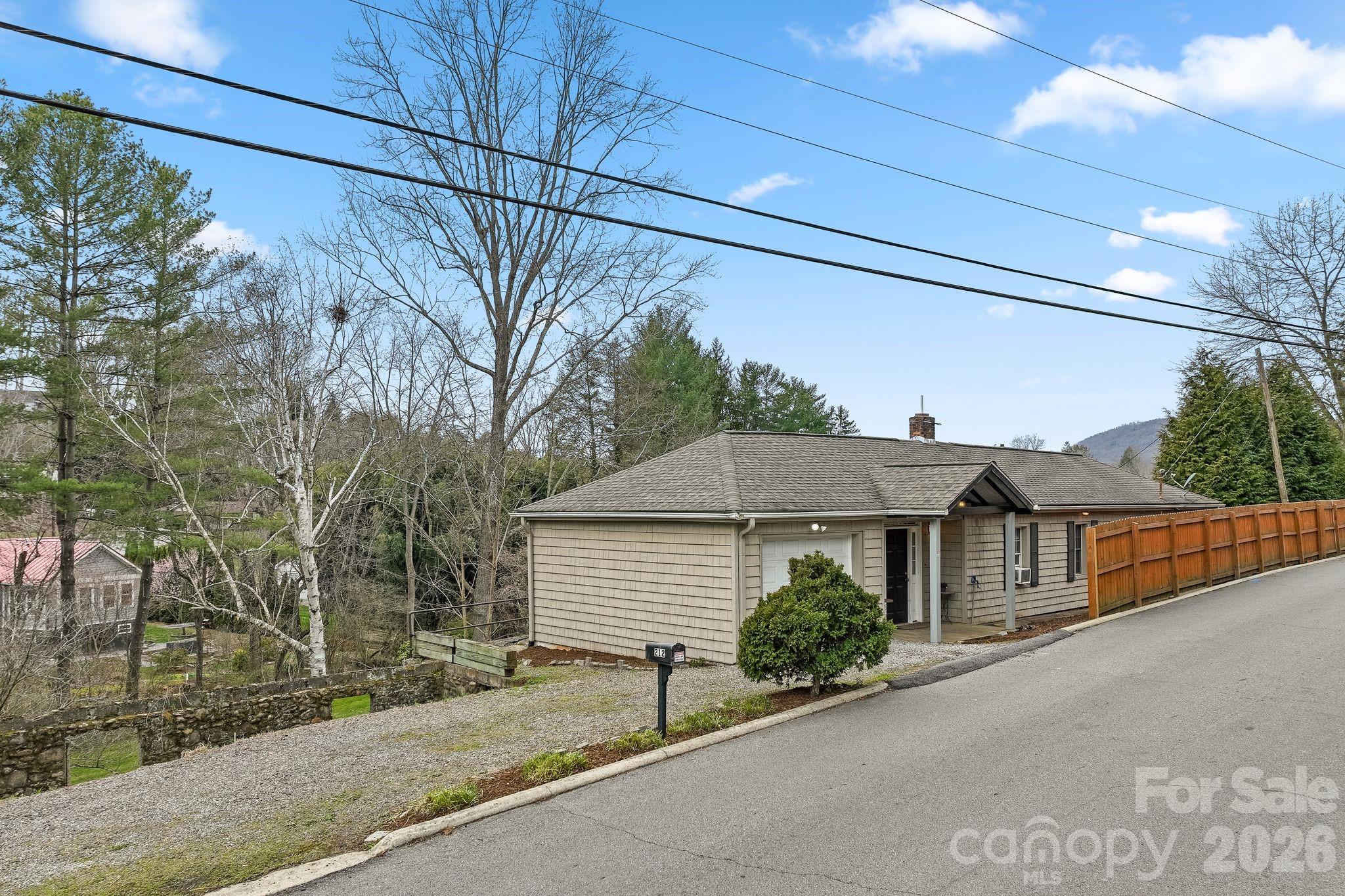 212 Holtzclaw Street Canton NC 28716