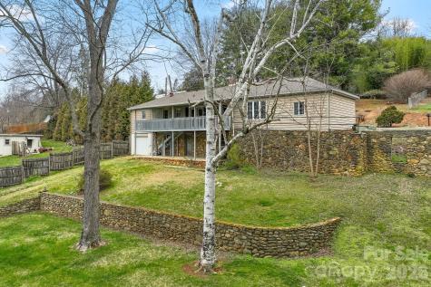 212 Holtzclaw Street Canton NC 28716