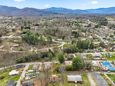 212 Holtzclaw Street Canton NC 28716
