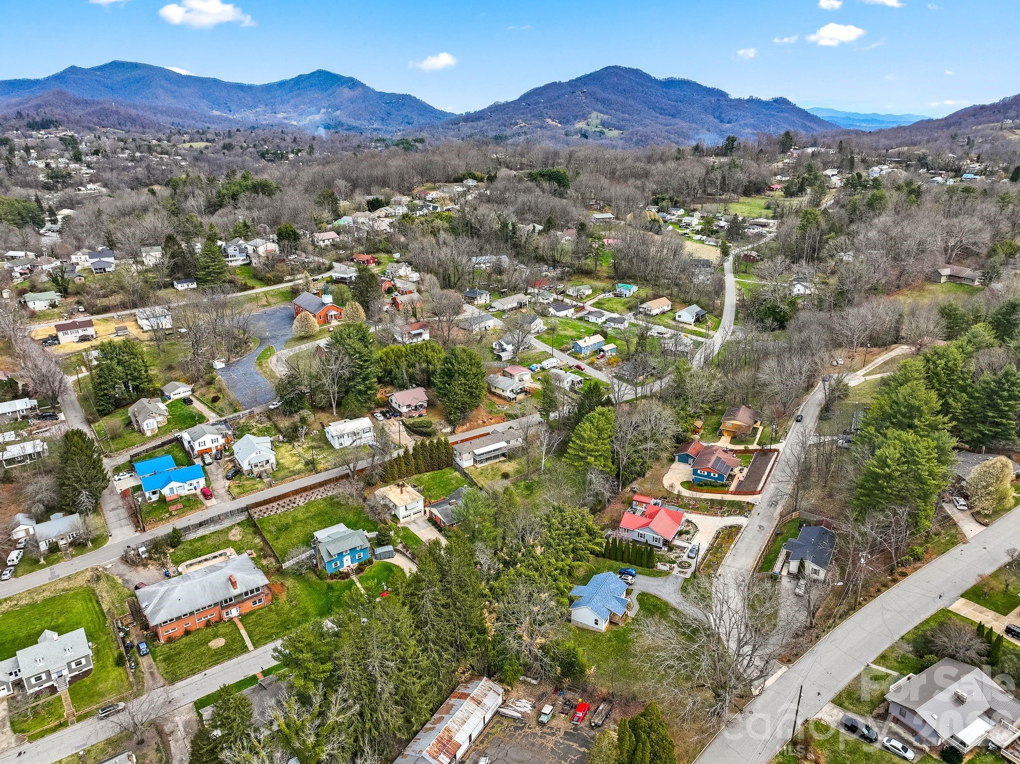 212 Holtzclaw Street Canton NC 28716