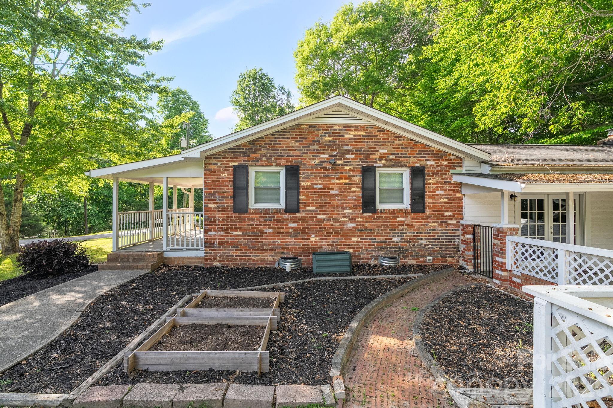 6517 Riverine Drive Charlotte NC 28216