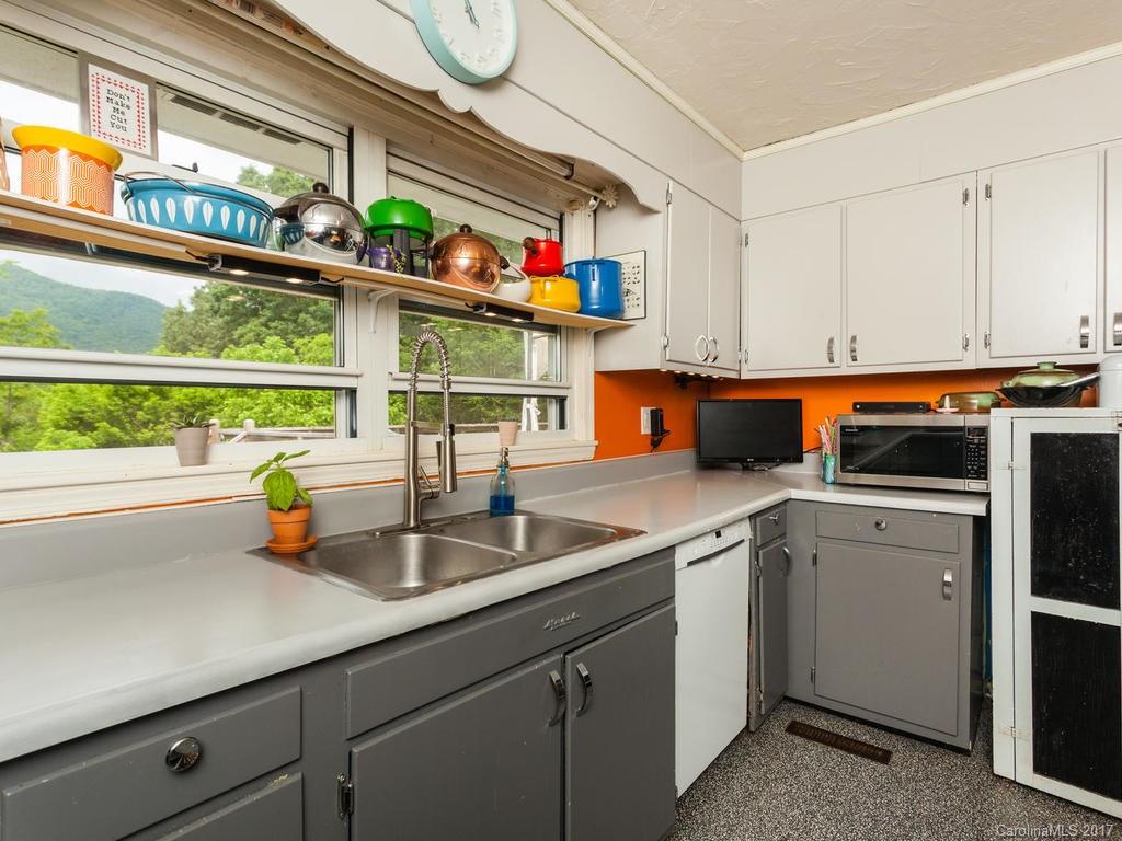 105 Ridge Road Candler NC 28715
