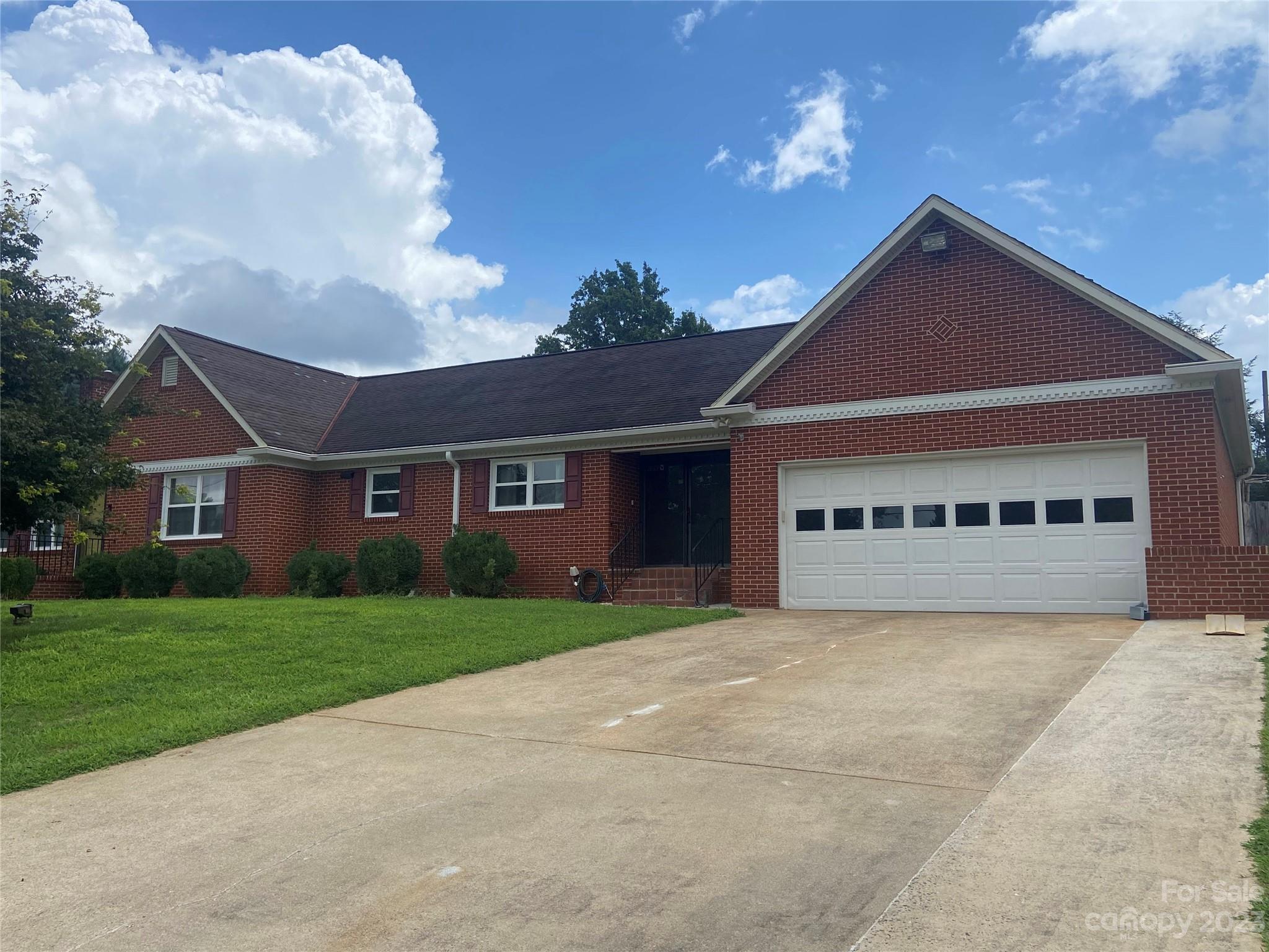 106 N Matthews Street Morganton NC 28655