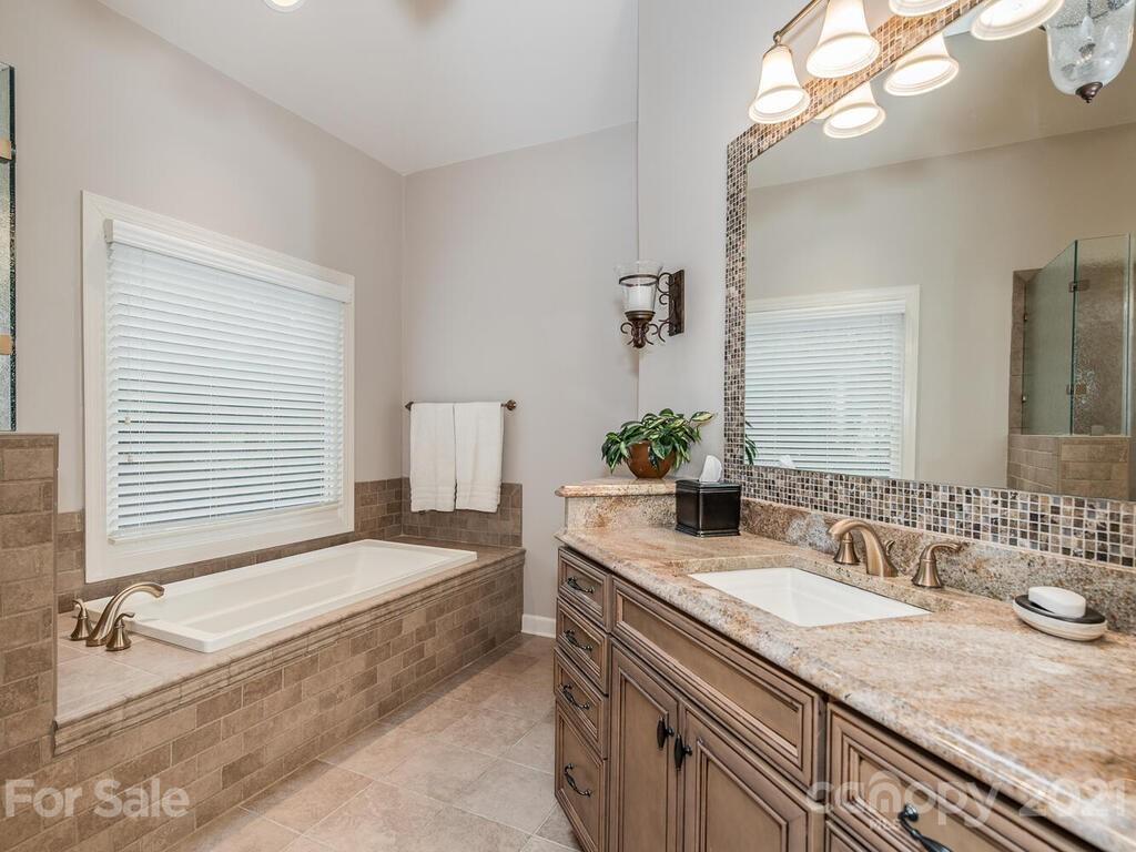 4025 Windwood Circle Charlotte NC 28226