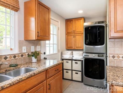 11613 Five Cedars Road Charlotte NC 28226