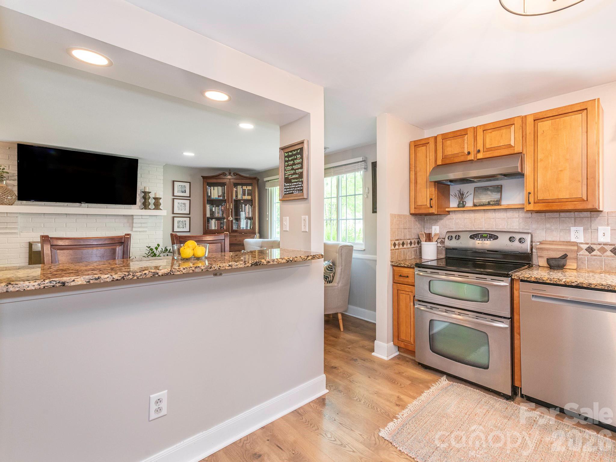 11613 Five Cedars Road Charlotte NC 28226