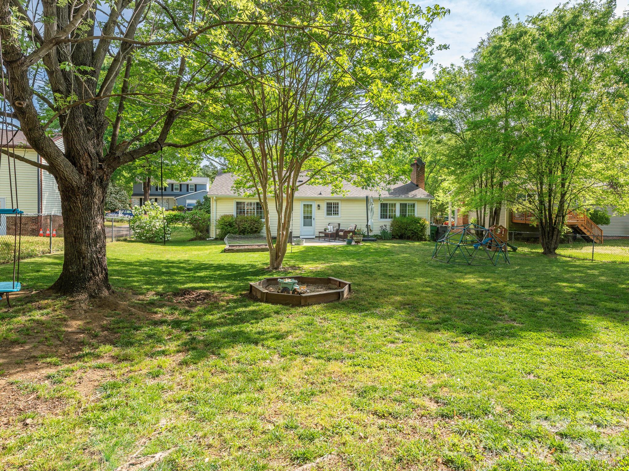 11613 Five Cedars Road Charlotte NC 28226