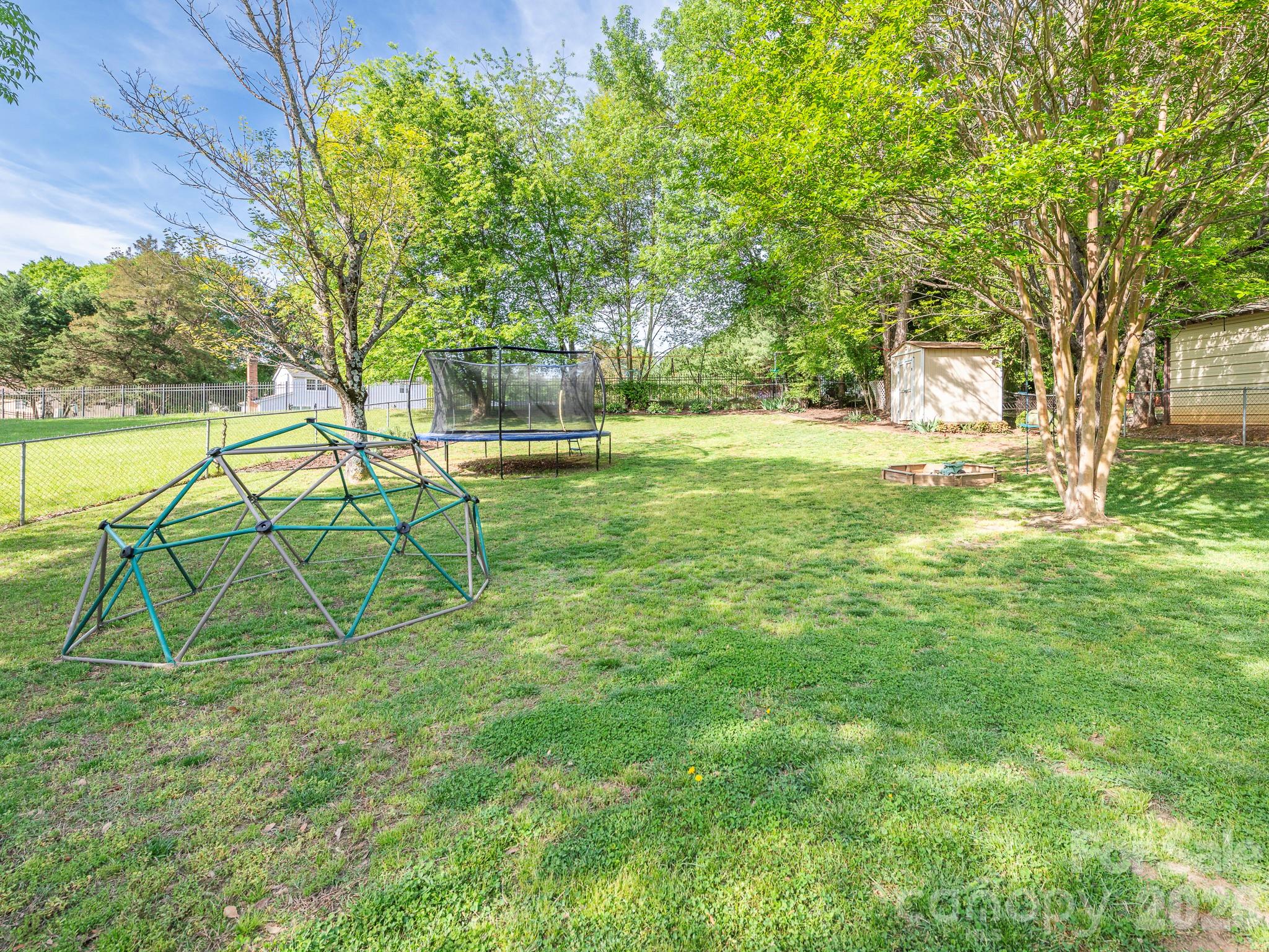 11613 Five Cedars Road Charlotte NC 28226