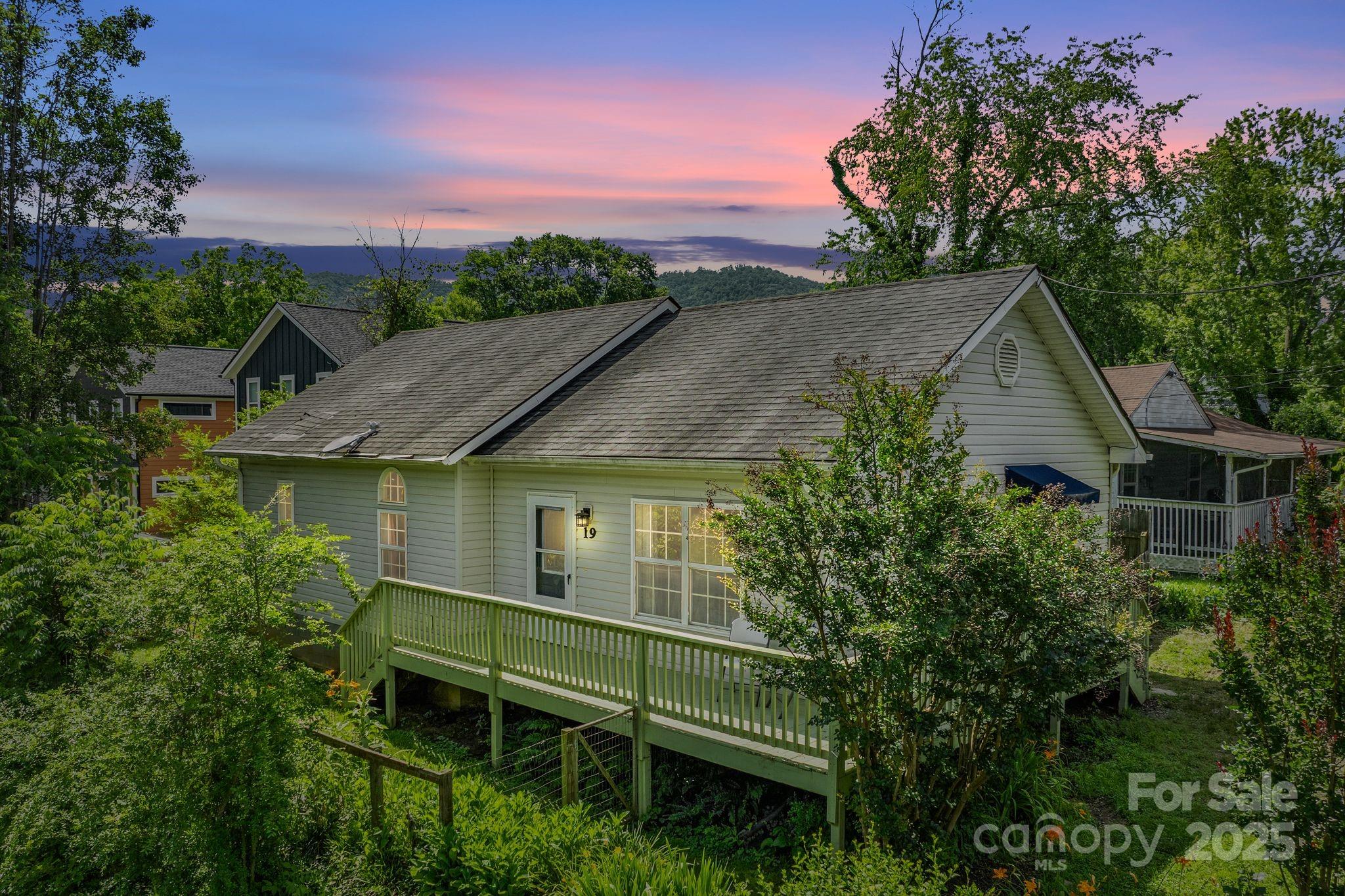 19 Busbee View Road Asheville NC 28803