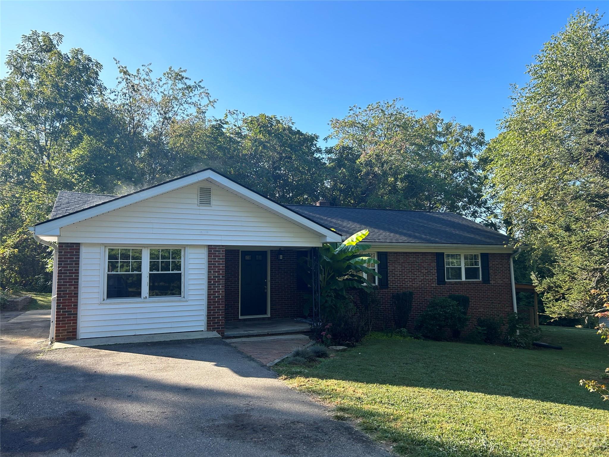 9 Larlyn Lane Asheville NC 28804