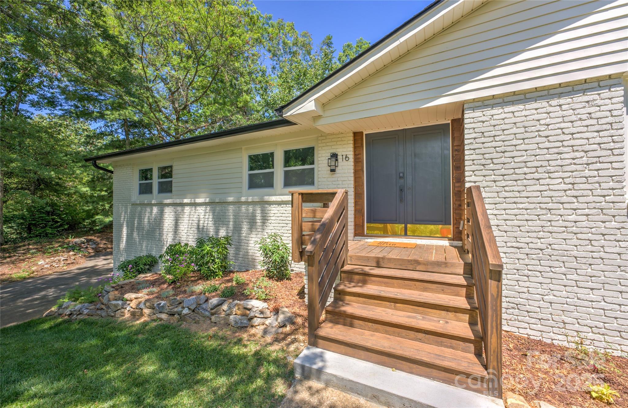 16 Graystone Road Asheville NC 28804