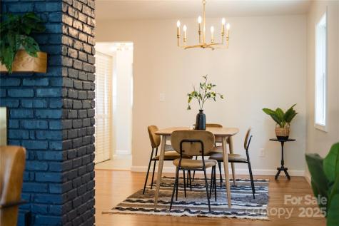 16 Graystone Road Asheville NC 28804