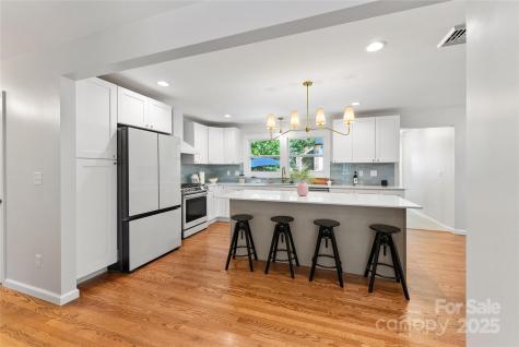 16 Graystone Road Asheville NC 28804