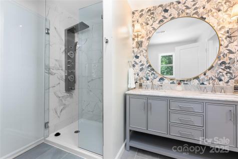 16 Graystone Road Asheville NC 28804