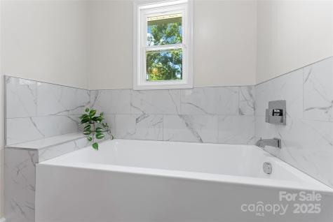 16 Graystone Road Asheville NC 28804