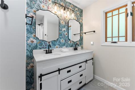 16 Graystone Road Asheville NC 28804