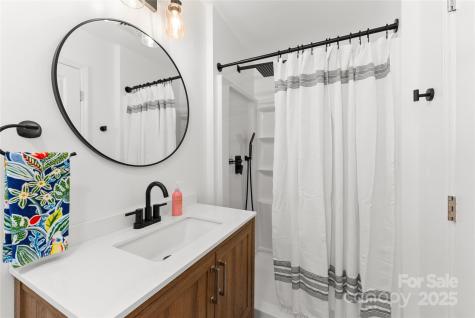 16 Graystone Road Asheville NC 28804
