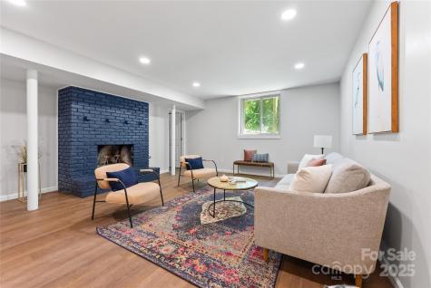 16 Graystone Road Asheville NC 28804