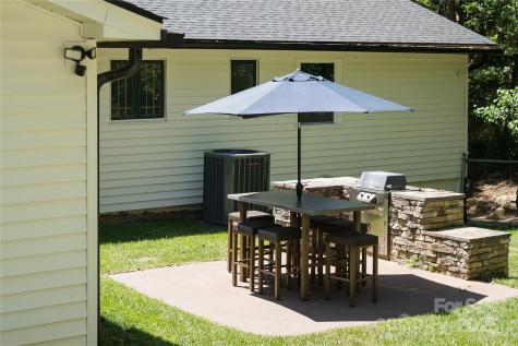16 Graystone Road Asheville NC 28804