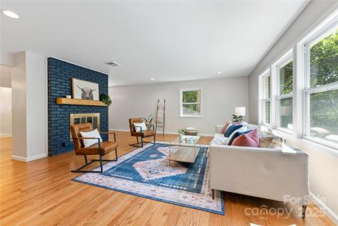 16 Graystone Road Asheville NC 28804
