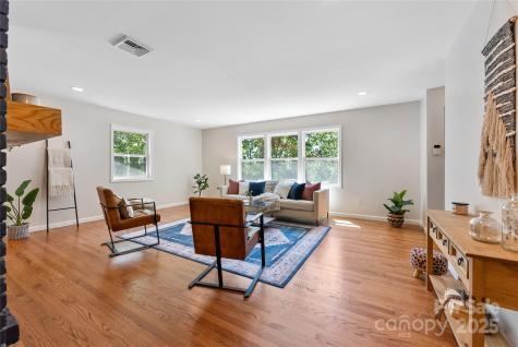 16 Graystone Road Asheville NC 28804