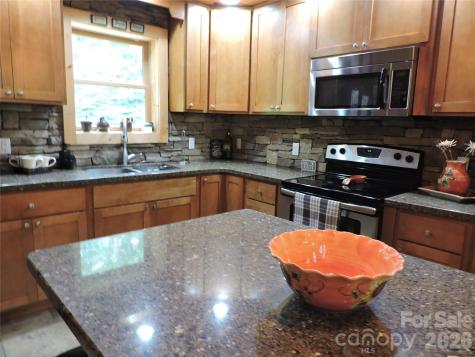 103 Chucks Lane Bakersville NC 28705