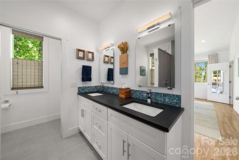 24 Acadia Drive Asheville NC 28806