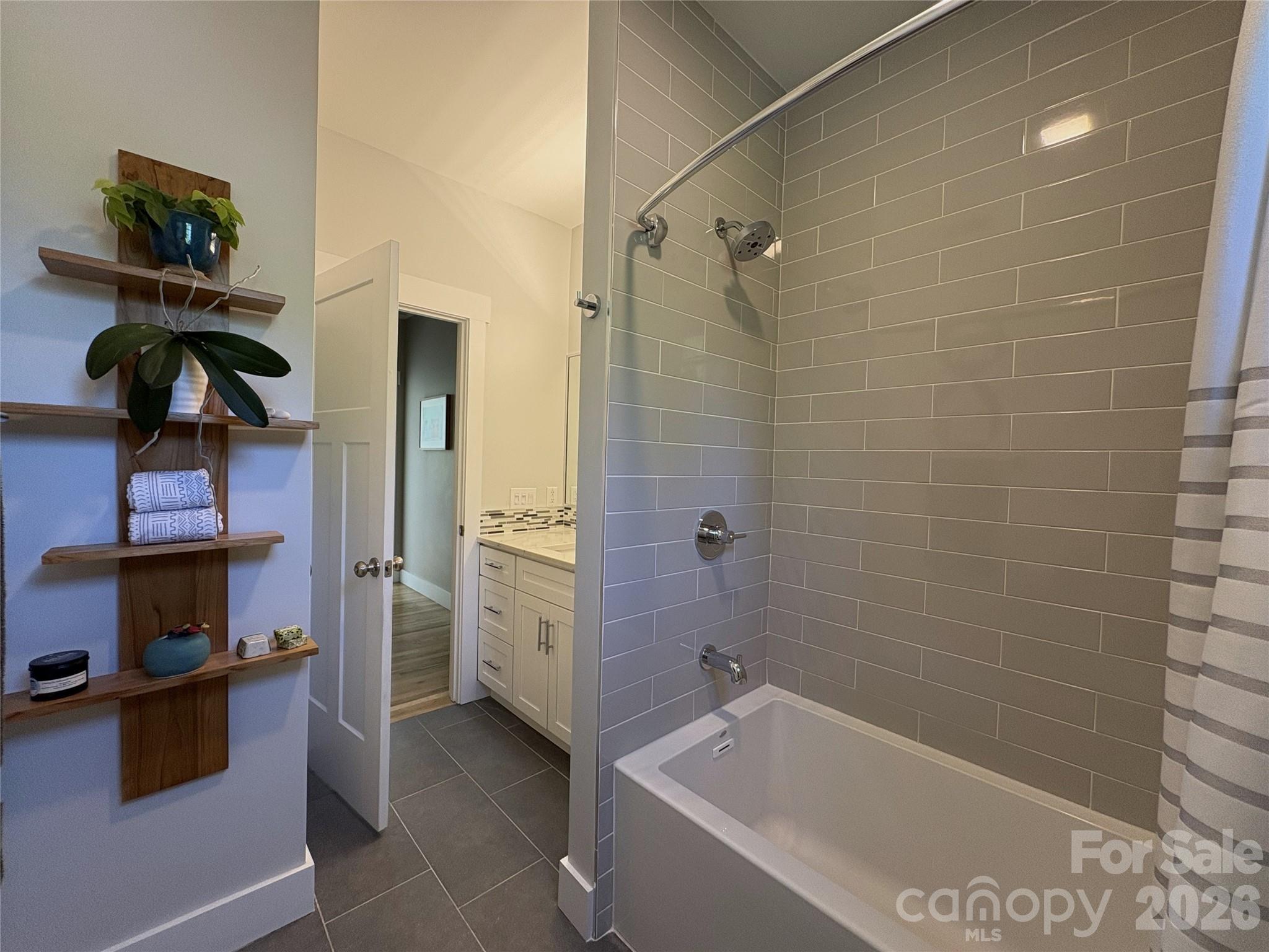 24 Acadia Drive Asheville NC 28806