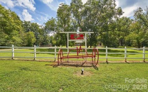 2727 N Moore Road Robbins NC 27325