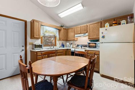 8977 Rose Hollow Avenue Newland NC 28657