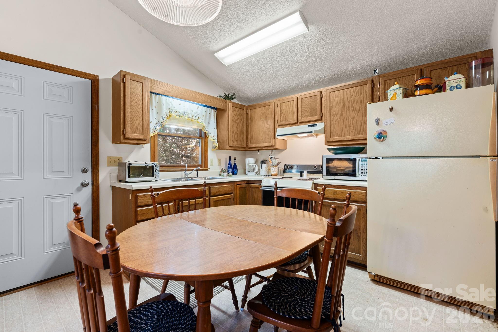 8977 Rose Hollow Avenue Newland NC 28657