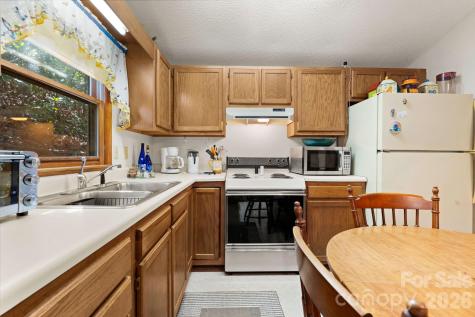 8977 Rose Hollow Avenue Newland NC 28657