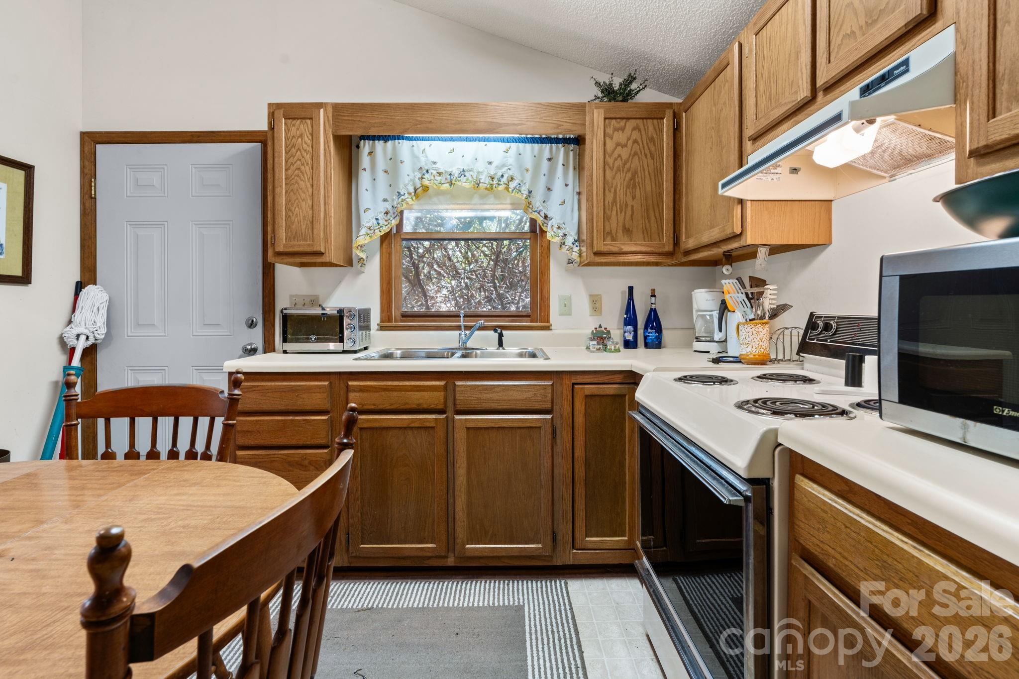 8977 Rose Hollow Avenue Newland NC 28657