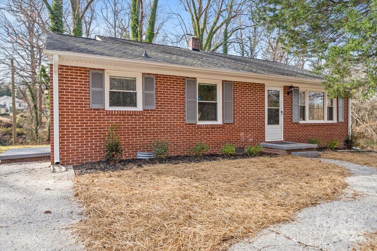 1123 W Davidson Avenue Gastonia NC 28052