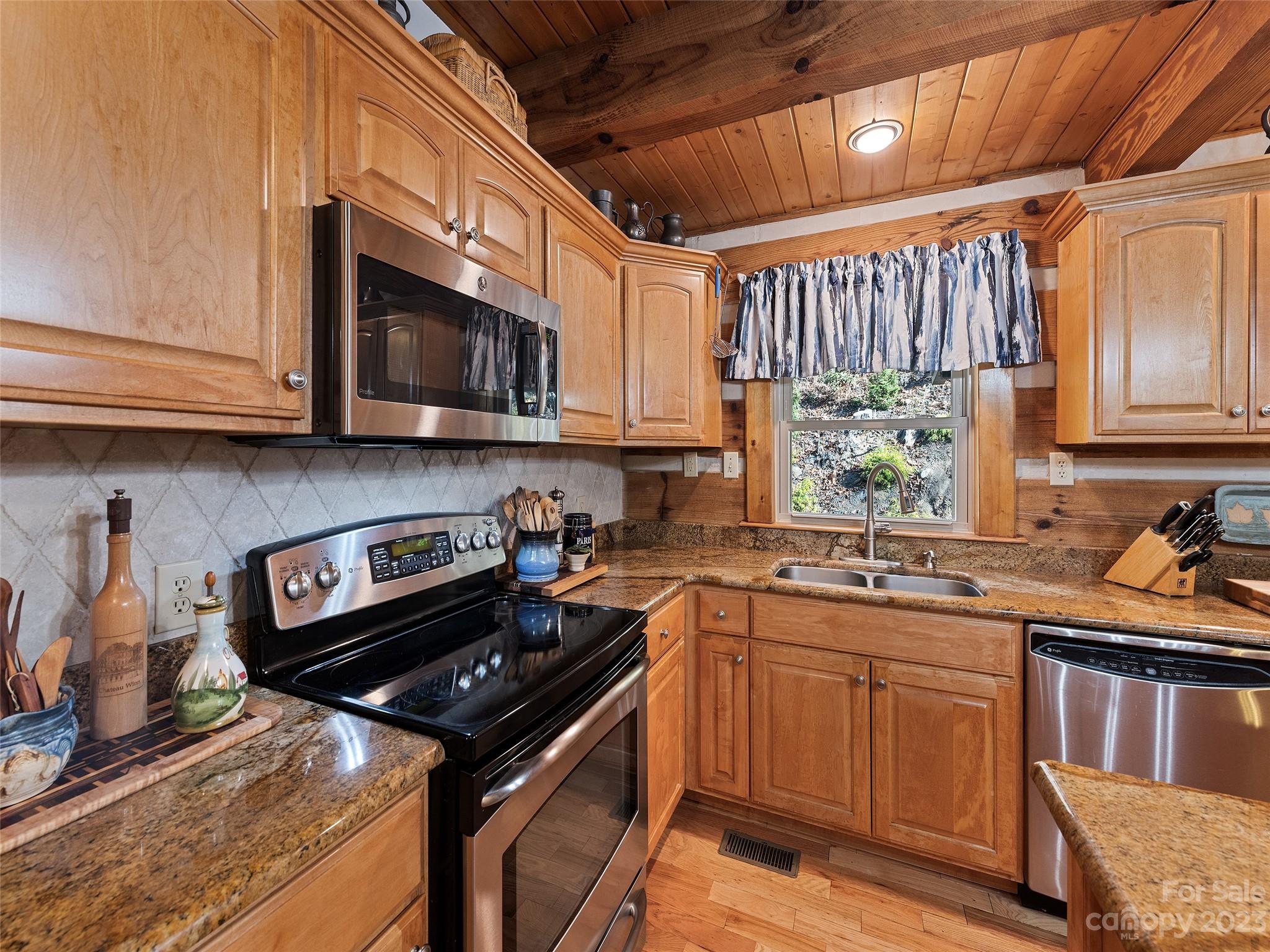 465 Hawk Haven Cove Waynesville NC 28786