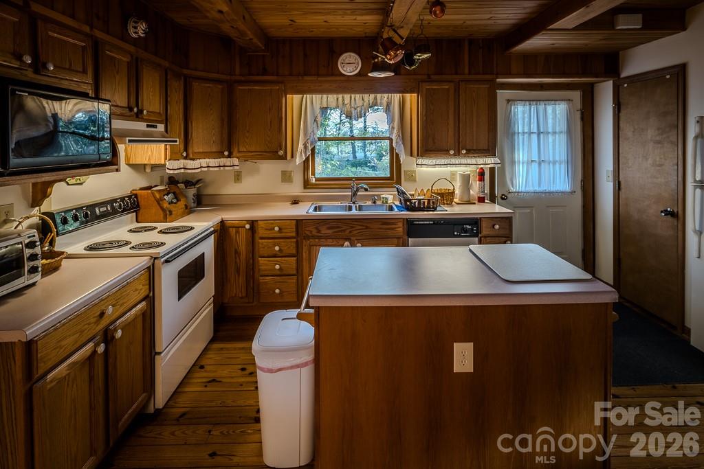 86 Hickory Lane Newland NC 28657